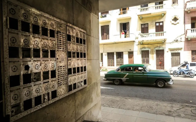 Bostoc, Knocking on Cuba