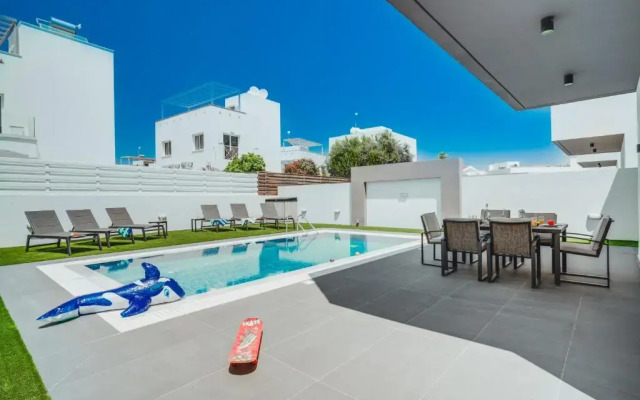 Modern 3 bedroom villa near Nissi Beach!