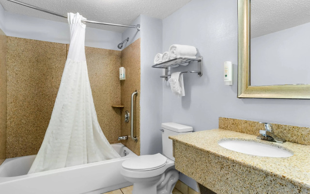 Quality Inn & Suites Greenville - Haywood Mall