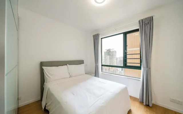 Tyms Spacious 4BR 2BA Apt Xujiahui