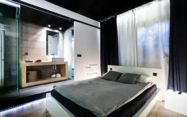 Zrooms Suites