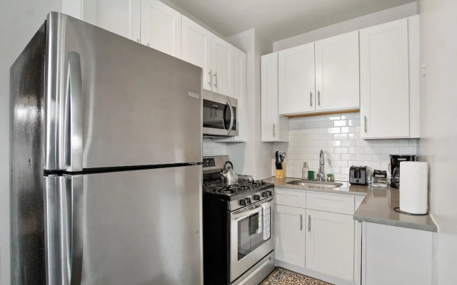 Sleek 2BR - Hyde Park 405
