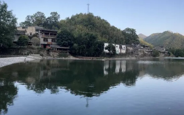 Riverside Warm Hostel