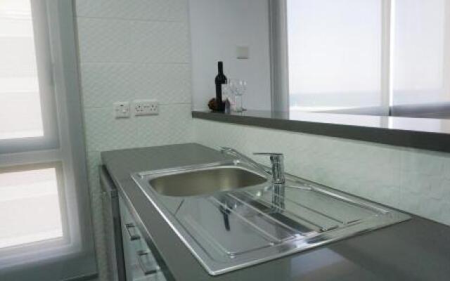 Lazuli Beachfront Apartment 144