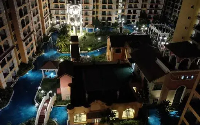 Three Bears, Thailand Pattaya Venetian Apartment