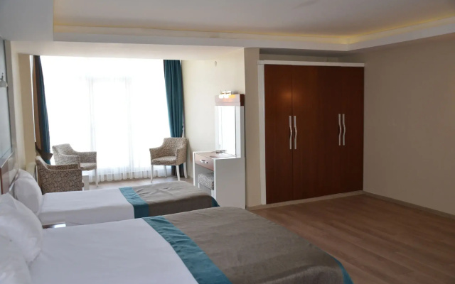 Grand Ahos Hotel