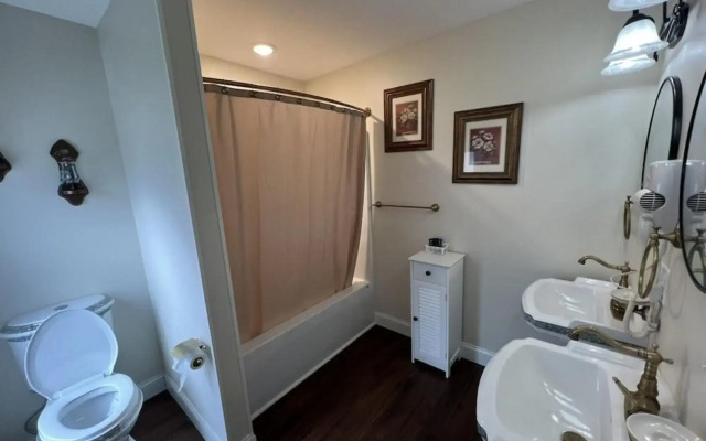 Holland Farmhouse Inn B & B