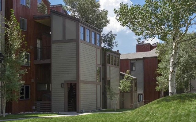 West Condominiums - W3204