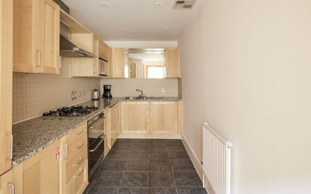 Charming Mayfair Suites by Sonder