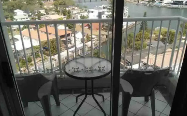 Affordable Unit Minutes To The Heart Of Surfers Paradise
