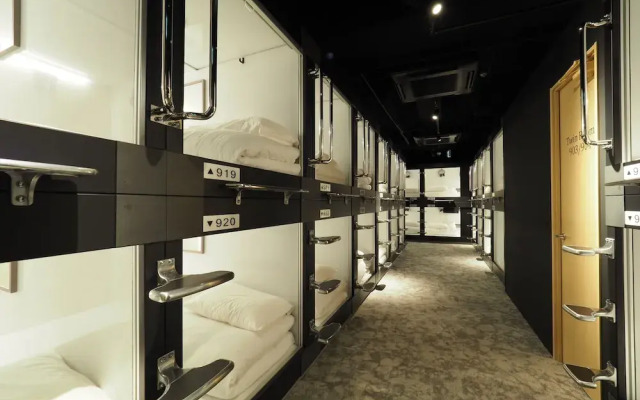 LEO YU CAPSULE HOTEL Funabashi