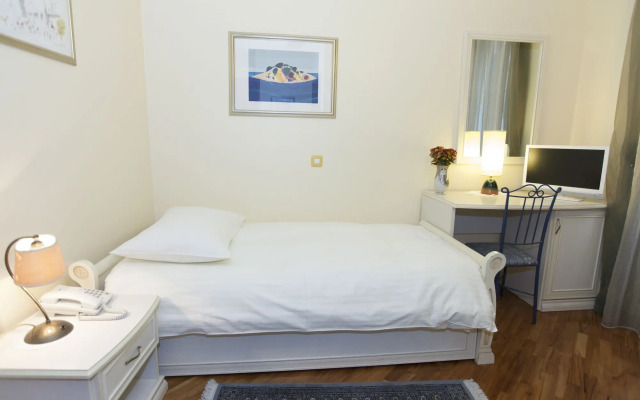 Hotel Peristil