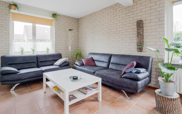 Lush Bungalow in Beek Gem Montferl& with Hot Tub