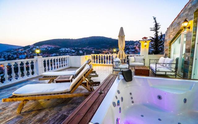 Flat with Shared Pool, Terrace and Jacuzzi in Kas
