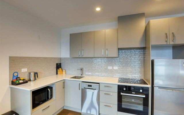 Ramada Suites By Wyndham Victoria Street West