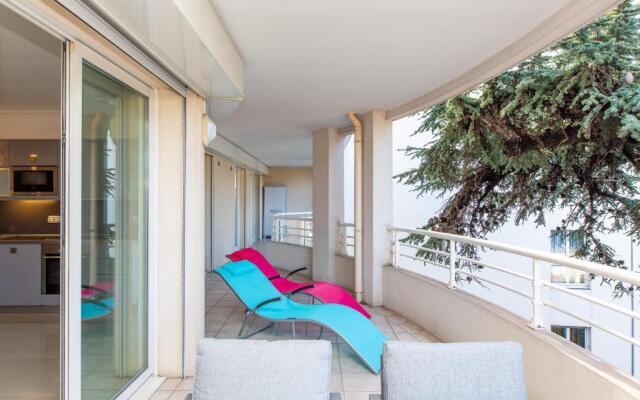 MARTINEZ HOTEL AREA: Modern 3 bedrooms w/ terrace