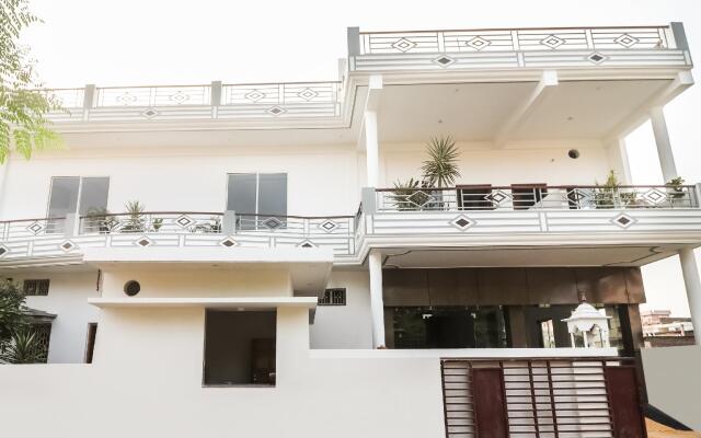 Capital O 61009 Hotel Moti Mahal