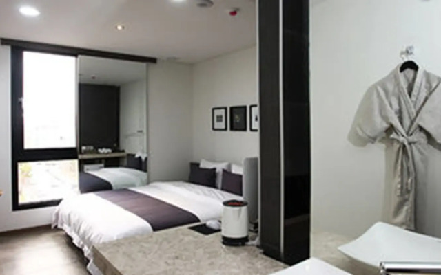 S& Hotel