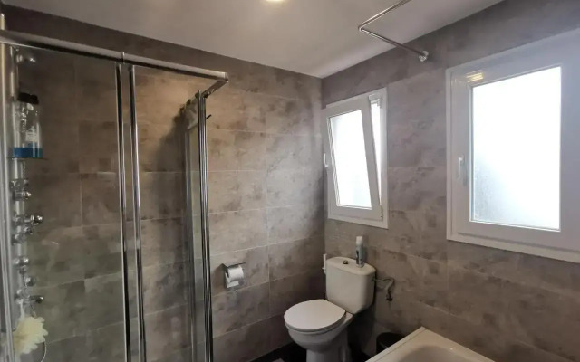 Refurbished 2-Bed Apartment in El Paraiso Alto
