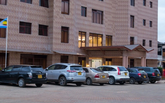 Maxland Hotel Juja