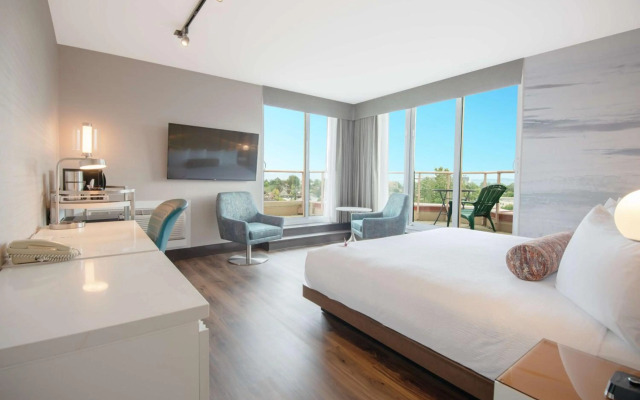 Coast Victoria Hotel & Marina by APA