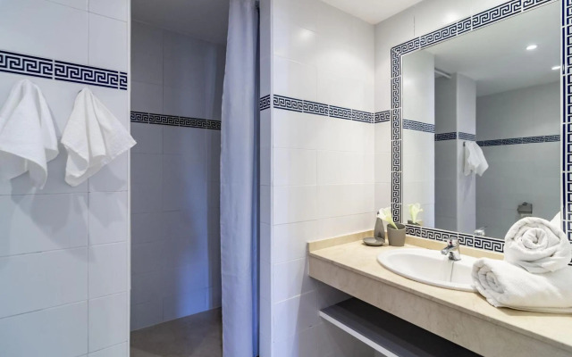 LA-Spacious penthouse, sea view, close to beach