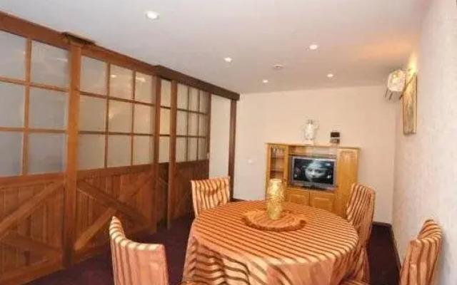Neftyanik Hotel