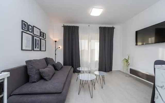 Apartments & Rooms Pool Villas Maris B