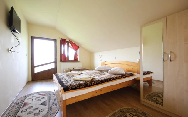 Pensiunea Dealul Frumos