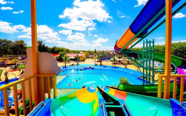 Trang Villa Hotel and Water Park