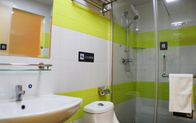 7 Days Inn Qingyuan Victoria Plaza Branch