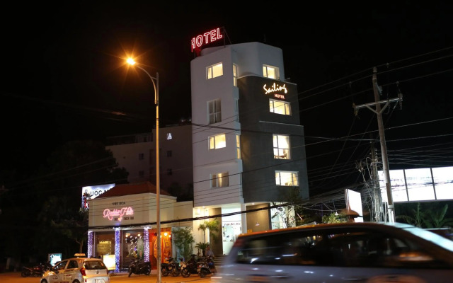 Sailing Hotel