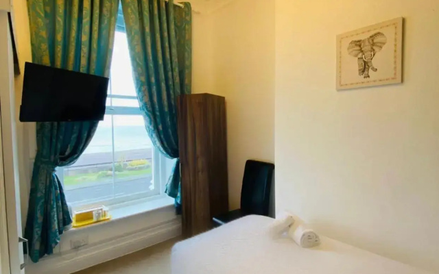 Four Oaks Hotel