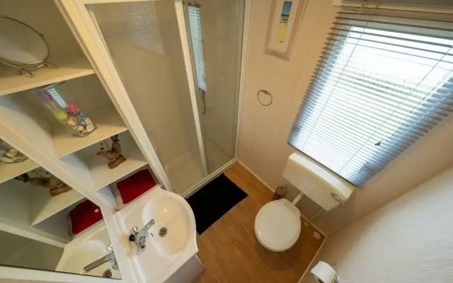 Inviting 3-bed Caravan on Sand Le Mere, Tunstall