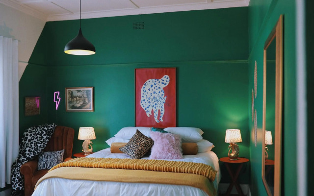 Harbour View Funky And Eclectic Two Bedroom Home