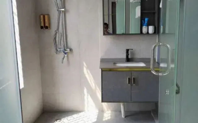 Yilong Business Hotel