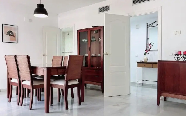 Spacious Poolside 3 Bedroom F-5