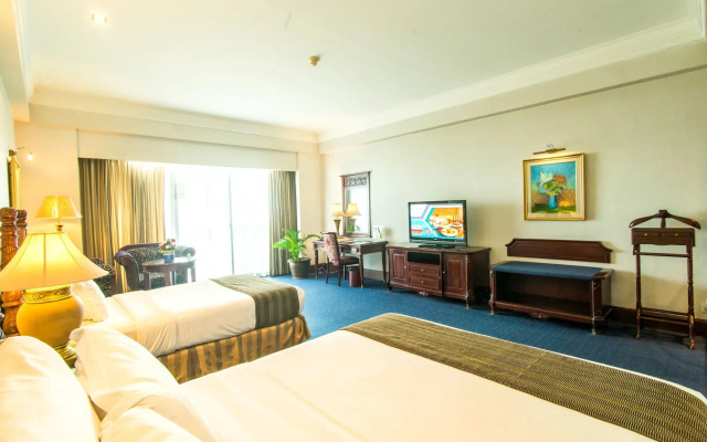 Sunlake Waterfront Resort and Convention