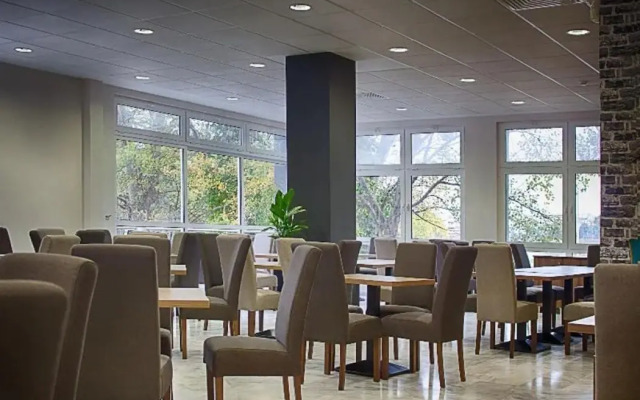 Athlos Hotel