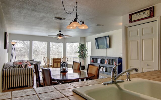 Gracelanda Ww C302 1 Bedroom Condo by RedAwning