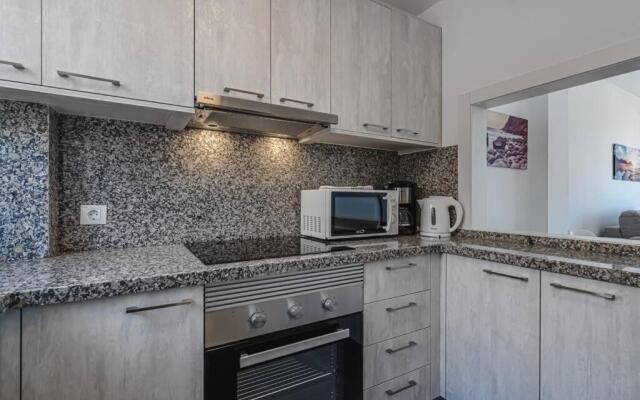 Amazing apartment with sea views PA06