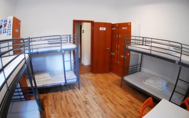 Mandarin Hostel