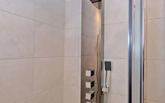 Orange Apartments - Belgrave Mansions