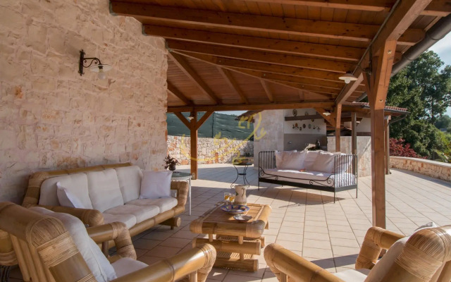 TD Villa Luna Trulli With Large Pool