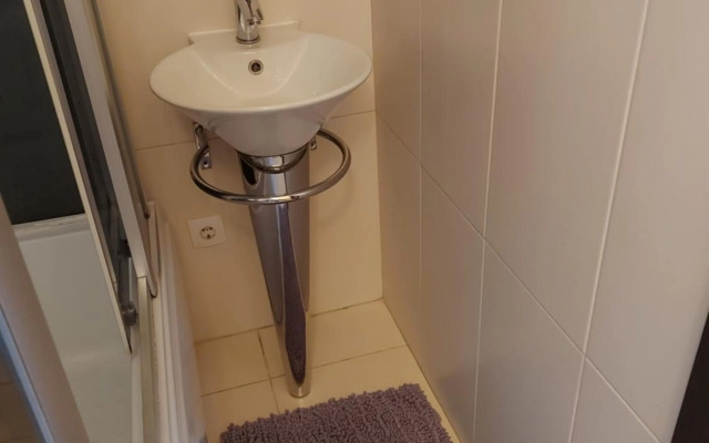 220V ЗАВЖДИ Central Point Apartment