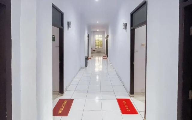 Urbanview Hotel Grand Seven One Kota