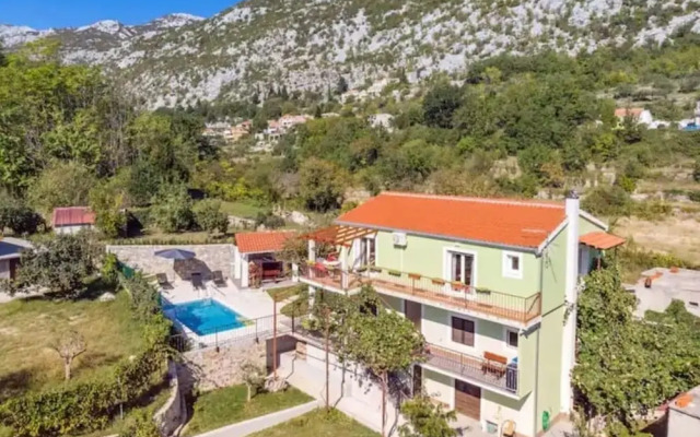 Bruno - Modern Apartment With Pool - A1