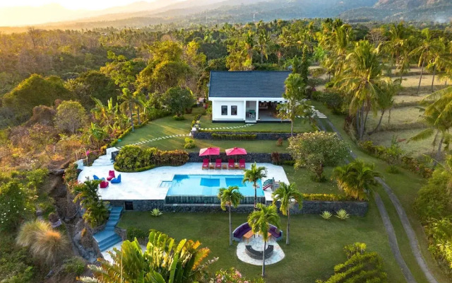 Villa Bloom by Villa Finder