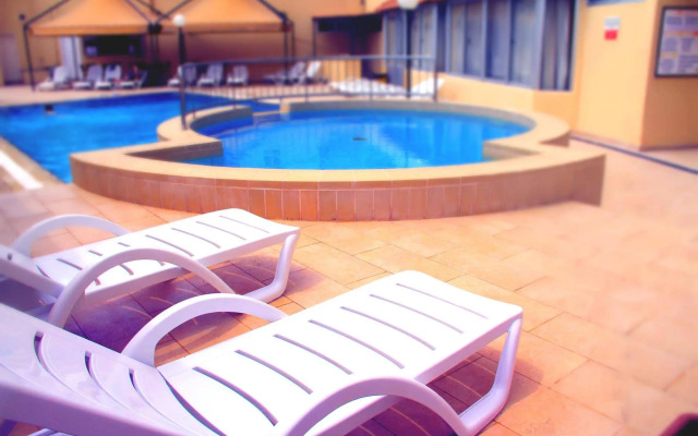 Mavina Hotel & Apartments