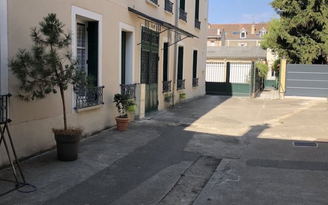 Fonty Cosy Yard side ground floor